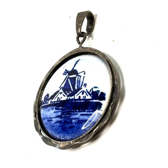 Vintage Antique Delft Unmarked Silver Pendant Windmill Delftware - Picture 2 of 4